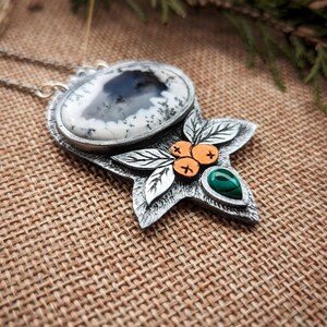 dendrite dendritic agate malachite green holly berry leaf leaves holiday Christmas winter silver copper mixed metal nature natural forest inspired handmade necklace pendant jewelry
