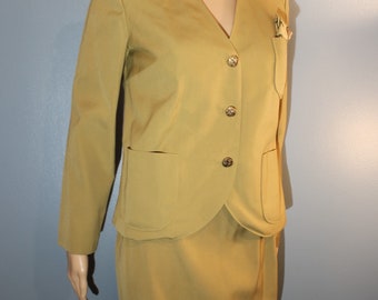 Vintage 1950s Women's XS Petite Two-Piece Beige Blazer and Skirt Paisley Lining Personal International Ladies Garment Workers Union USA