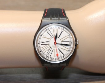 Vintage Weiß, Schwarz und Rot Swatch Uhr Schweizer Wasserdicht Analog Armbanduhr Made in France Modell Nr. 5755 | 327