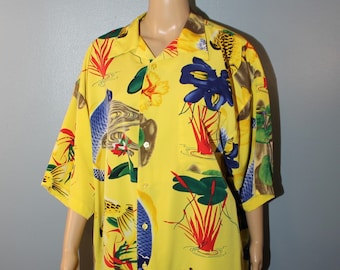 Vintage 1960-1970-tal Koman Sport vibrerande illustrerad gul Koi-fisk i damm Hawaiiansk t-shirt