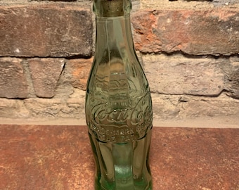 Vintage 1947 Coca-Cola Sammlerstück Hobbleskirt 18 g. Grüne Glasflasche Pat. D105529 Canton, OH Owens-Illinois Glass Company Kostenloser Versand