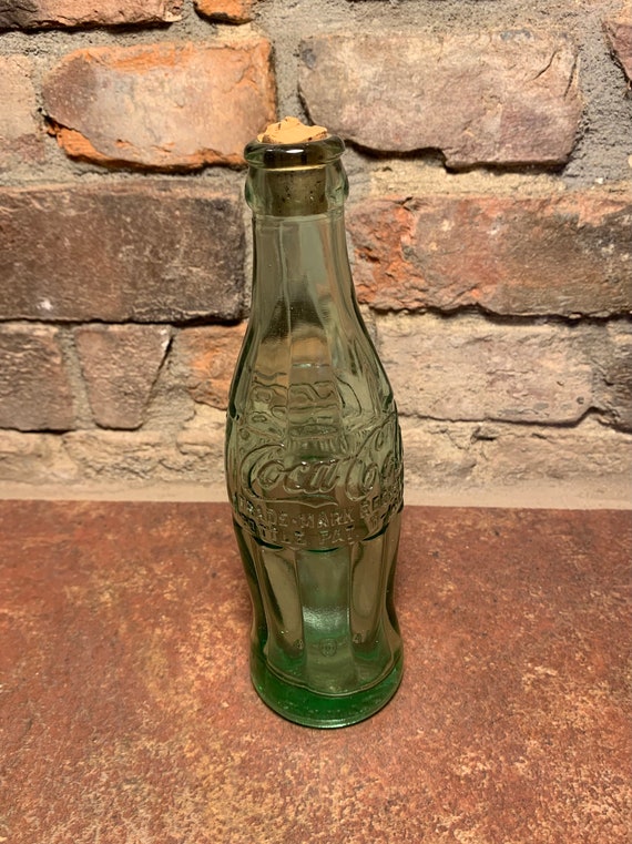 1947年 Coca-Cola ガラス瓶 グリーン Petersburg, VA Vintage 1947 Coca-cola Collectible Hobbleskirt 6 Oz. Green Glass