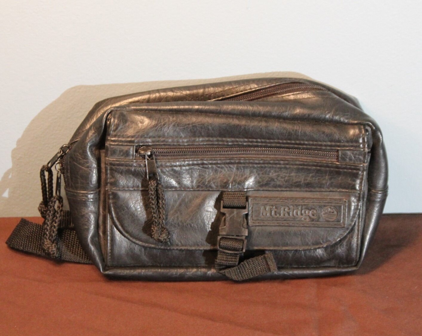 Vintage 1980s-1990s Mt. Ridge Black XL Faux Leather Fanny  display picture 3