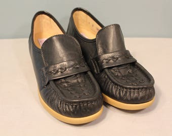 Vintage Step into the Comfort Zone Size 6 Black Slip On Shoes  RN#3879-240823R1 Made in the USA