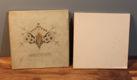 Vintage 1940s White Embroidered Handkerchiefs Flo… - image 3