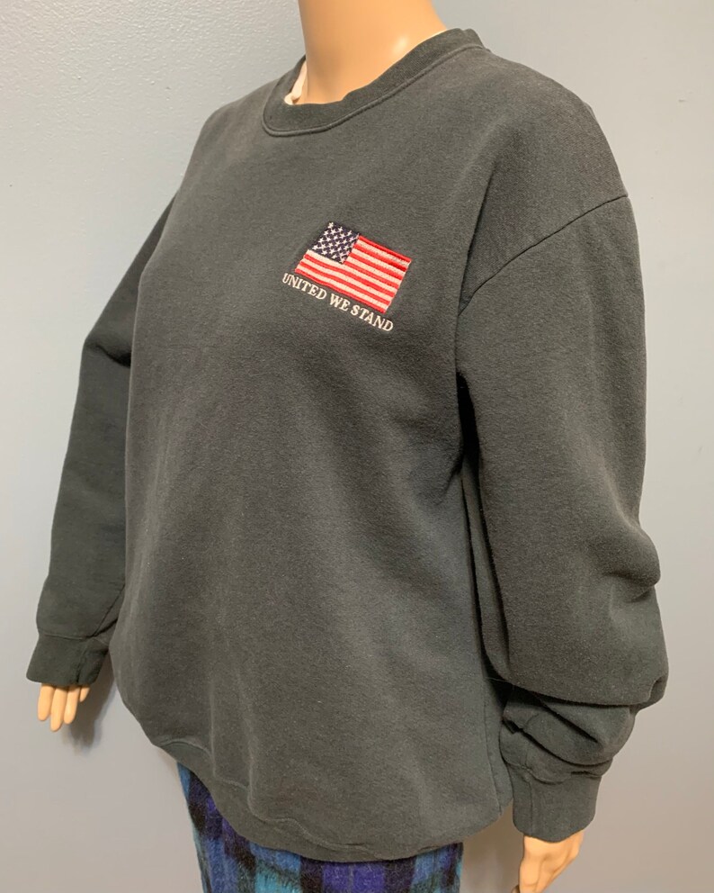 Vintage 1980-1990-talets United We Stand broderad amerikansk flagga blekt svart pullover rund halströja bild 2
