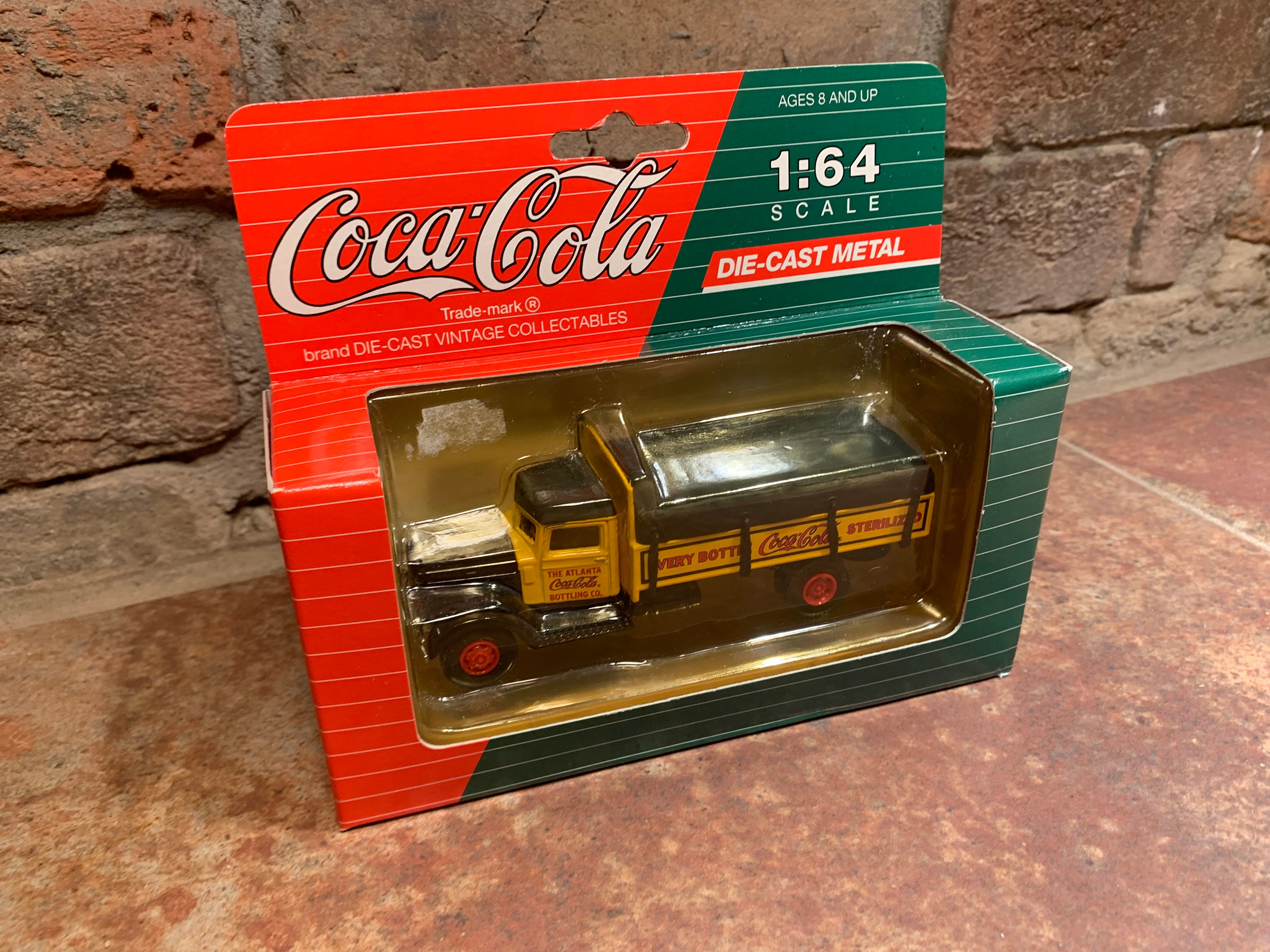 1993 Atlanta Coca-cola Bottling Co. Vintage Vehicles 1/64 Scale
