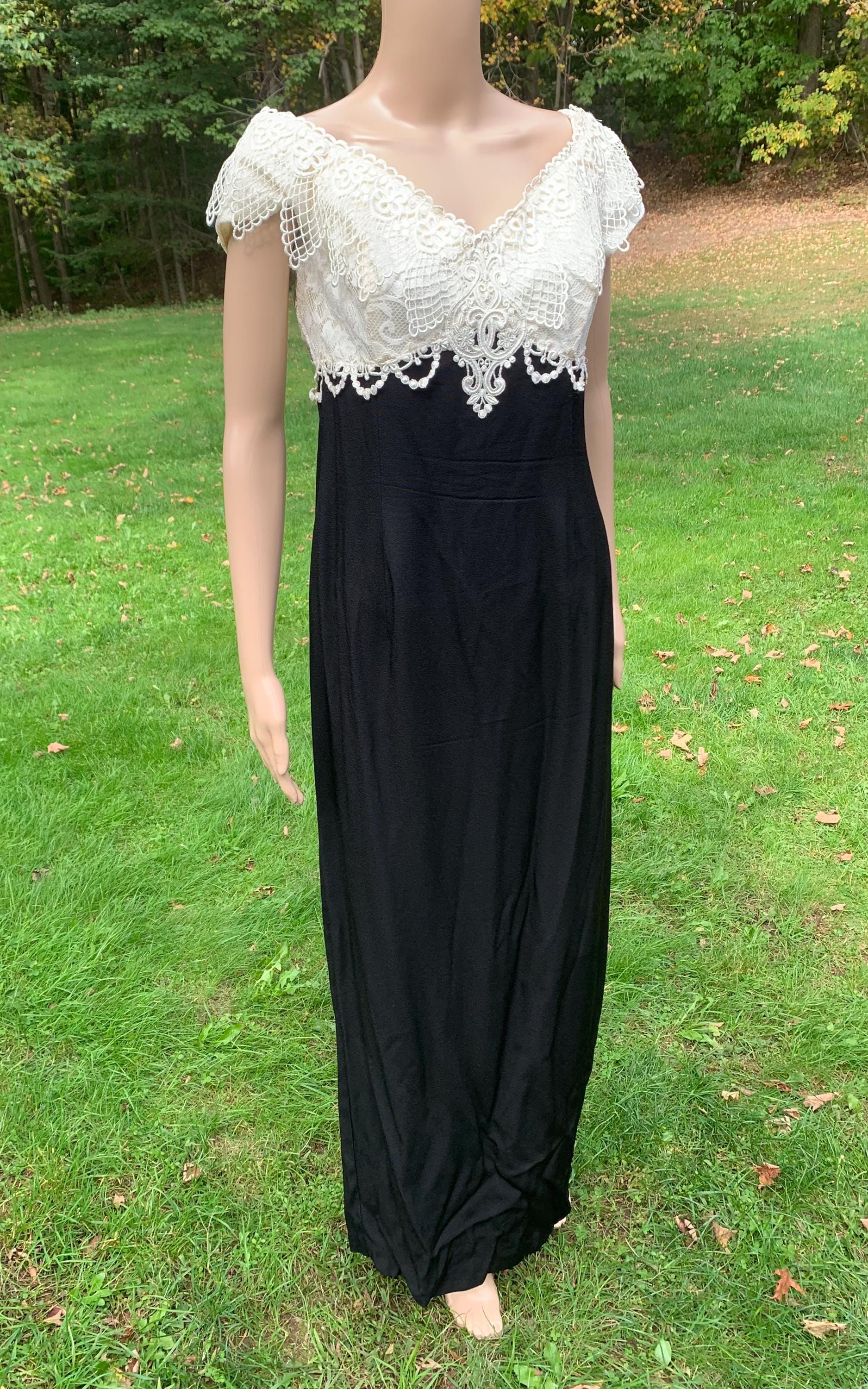 Vintage 1980s Jessica McClintock Bridal Black and White Lace Victorian Wedding Dress Women's Size 12 Vintage 1980s Jessica McClintock Bridal Black and White Lace Victorian Wedding Dress Women's Size 12