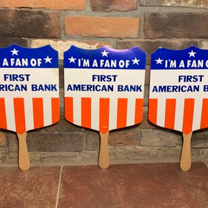 Vintage 1970s Set of Three Soy un fan de First American Bank Red White and Blue Flag Collectible Paper Cardboard Fan with Wood Handle