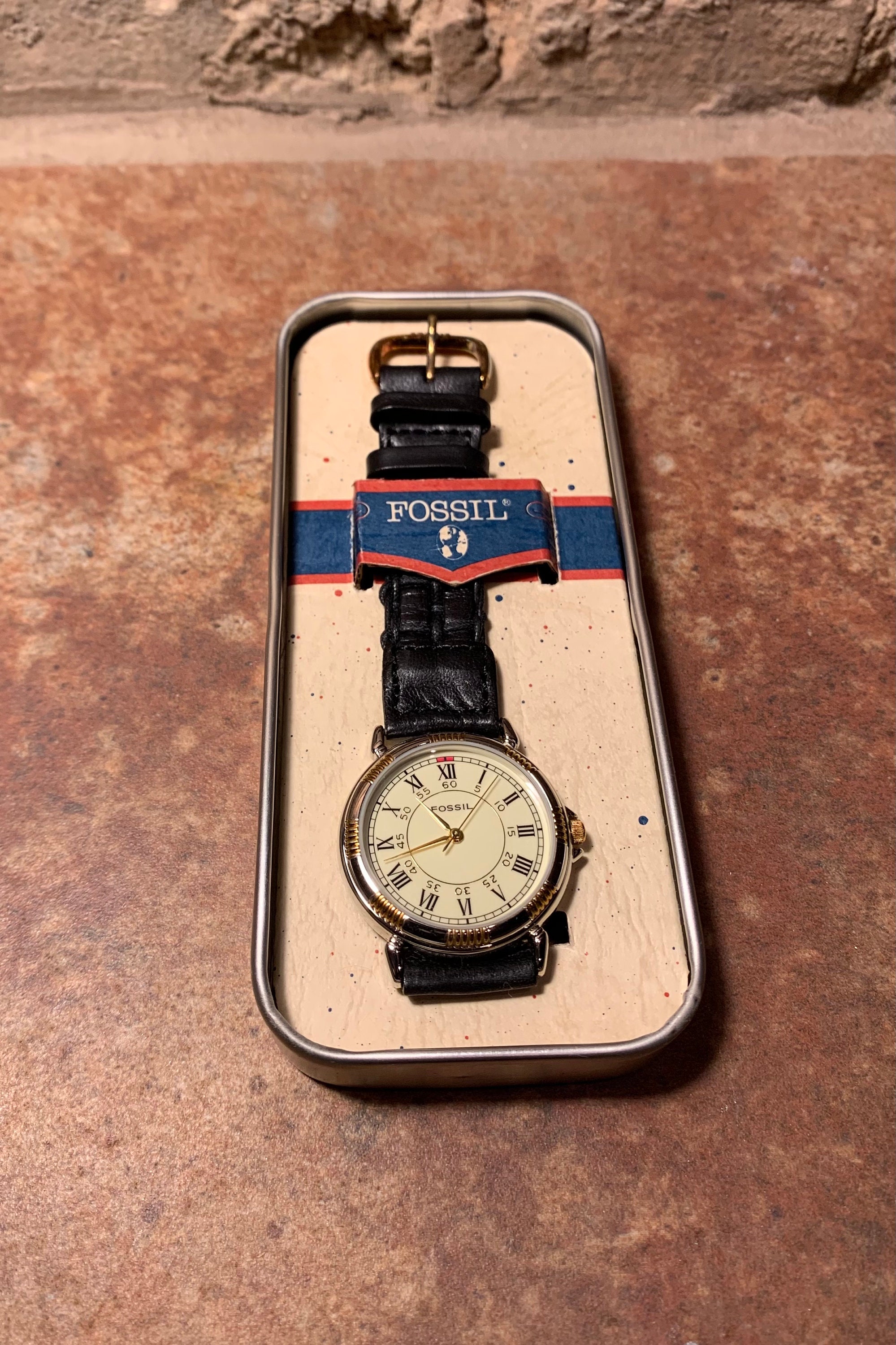 Vintage 1990s Unisex Fossil Watch With Black Leather Band EC Vintage 1990s Unisex Fossil Watch With Black Leather Band EC