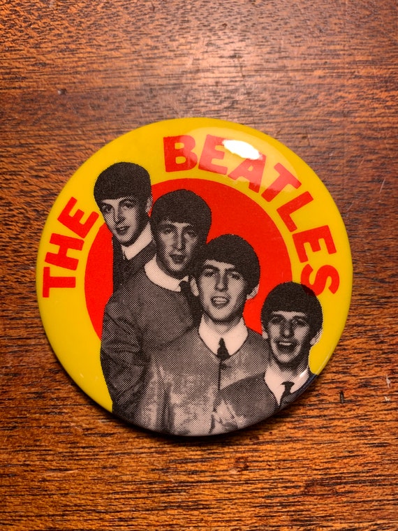 Vintage 1960s The Beatles Yellow and Red Pinback … - image 9