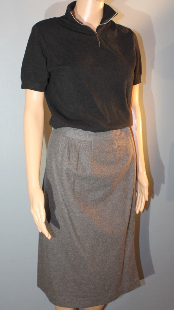 Medium 1950s Gray Wool Skirt with Dove Gray Details