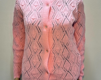 Vintage Wintuk Orlon akryl rosa stickad kofta från mitten av århundradet, som ny med etiketter