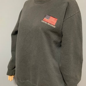 Vintage 1980-1990-talets United We Stand broderad amerikansk flagga blekt svart pullover rund halströja bild 5