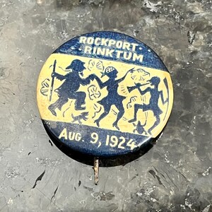 Vintage 9 augustus 1924 Rockport Rinktum marineblauwe en witte dansfeestspeld door Cammall Badge Co. Boston, MA