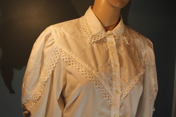 Vintage Welte Austria White Embroidered Floral Li… - image 5