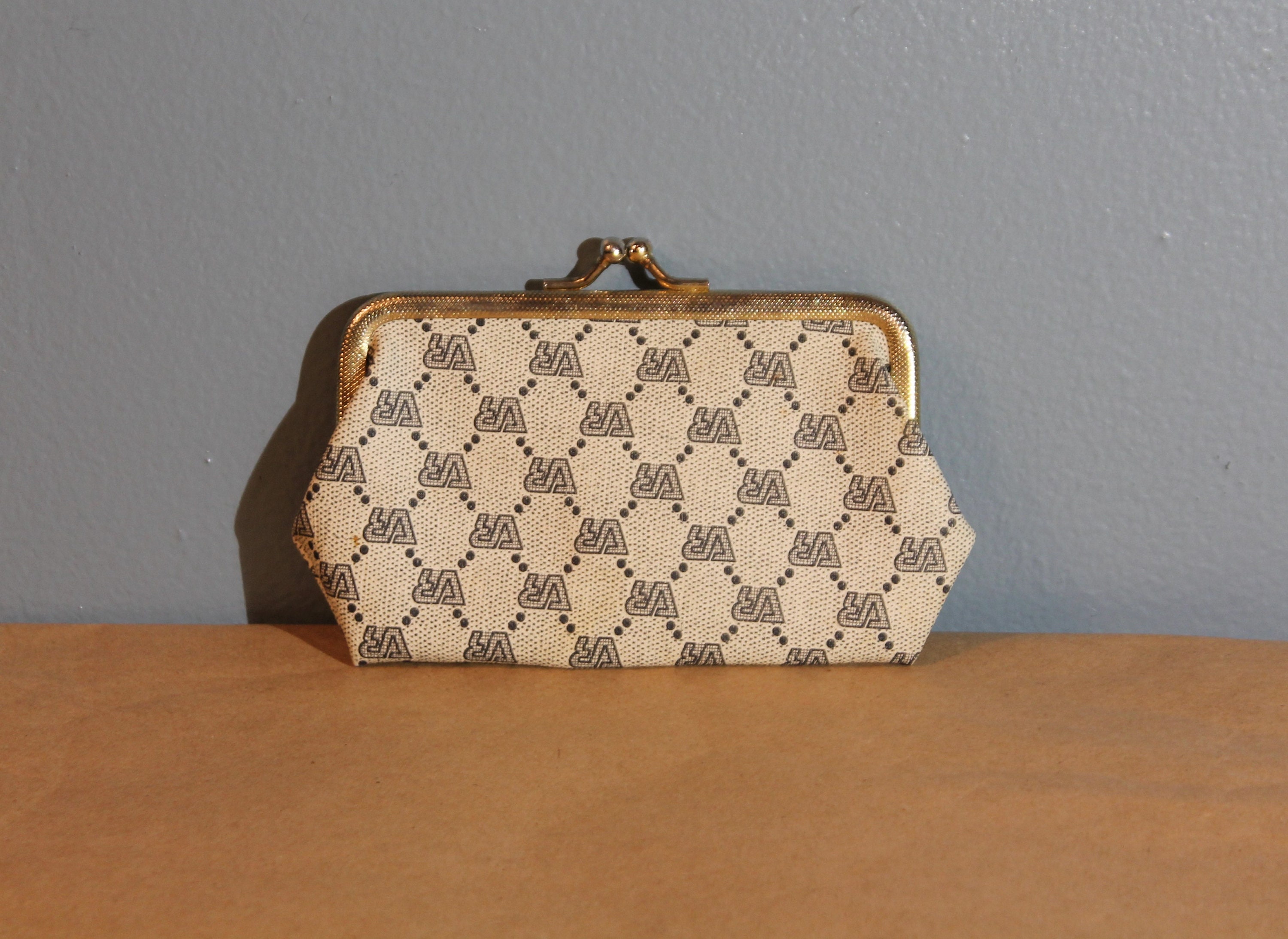 激レア　新品・未使用・未開封・非売品　関係者のみ使用　ネームプレート Vintage 1970's Black and White VR Clasp Pouch Coin Purse - Etsy