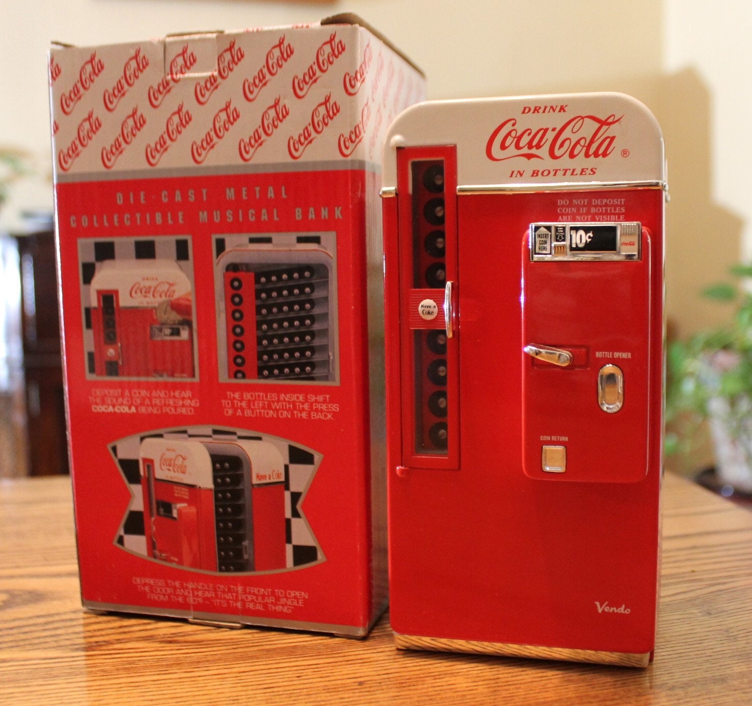 コレクション Coca-Cola Vending Machine Musical Bank $_32.JPG?set_id=880000500F