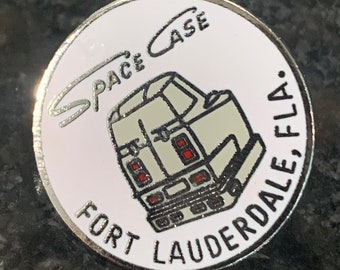 Vintage 1980-tals Space Case Fort Lauderdale Florida vit emaljnål