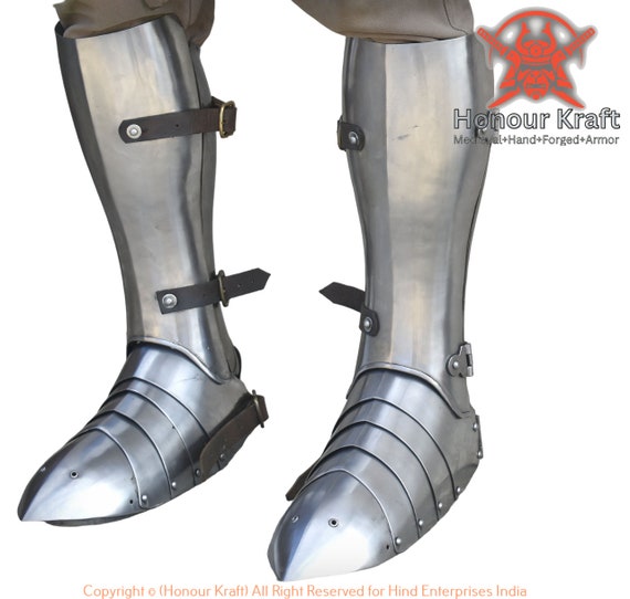 The Sandbox - Thief leg equipment - brown leather pants and boots.