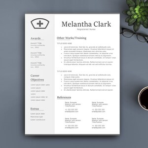 Może przedstawiać: Czarno-biały szablon CV z czerwonym symbolem krzyża w lewym g&oacute;rnym rogu. CV jest dla Melanty Clark, zarejestrowanej pielęgniarki. CV zawiera sekcje dla Nagr&oacute;d, Innych prac/Szkoleń, Cel&oacute;w zawodowych, Referencji i Dodatk&oacute;w.