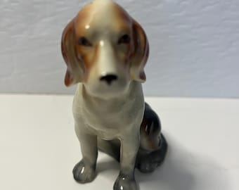 1950年代のヴィンテージ日本製陶器製ビーグル犬の置物 - 手描き陶器の