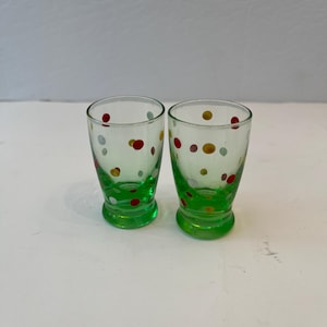 2 Vintage grüne gepunktete Schnapsgläser