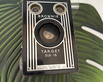 Cámara Brownie Box Target SIX-16 de la década de 1940, marca Eastman Kodak Co. Artículo de colección, un solo dueño.
