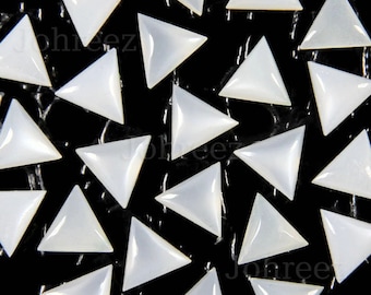 Cabochões triangulares de pedra da lua branca: lote de pedras preciosas naturais (10 peças)