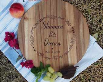 Personalised Engraving-ACACIA Round Serving Board-Cutting board-Dia 30cm-Wedding gift/Anniversary Gift/-Gift for couple-Circle leaf wreath