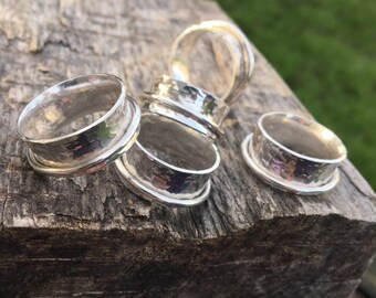 Spinner ring. Sterling silver hammered ring with round outer ring. One only