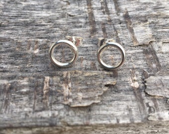 Circle stud earrings. Sterling silver