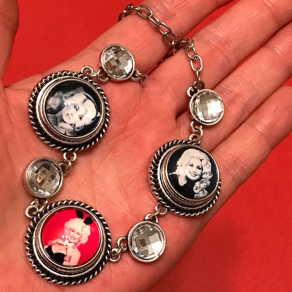 Dolly Parton/Country Music fan gift/famous singer gift/Dolly Parton necklace/music lover’s jewellery/unusual music fan gift/famous musician/