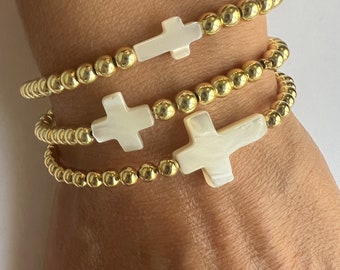 GOUDGEVULDE kralenarmband • Parelmoer kruiskraalarmband met bolletjes • Gouden kruisarmband • Stapelkruisarmband • Faith-armband