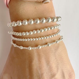 Pulseira de esferas de contas de PRATA ESTERLINA • Conjunto de pulseiras de contas mistas • Pulseiras de empilhamento de contas • Pulseiras de empilhamento de 2,5 mm, 3 mm, 4 mm, 5 mm • Presente