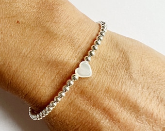 Pulsera de cuentas rellenas de oro y plata esterlina • Pulsera de bolas de cuentas de corazón de nácar • Pulsera de corazón de plata • Pulsera de corazón apilable