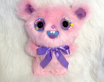 Handgjord rosa pärlbjörnsplyschleksak – Pastell Goth Kawaii Gosedjur (OOAK)