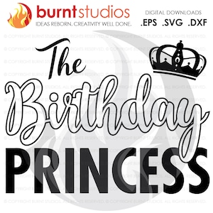 Può includere: Grafica in bianco e nero con il testo "The Birthday Princess" e una corona. Il testo è in un font stilizzato.