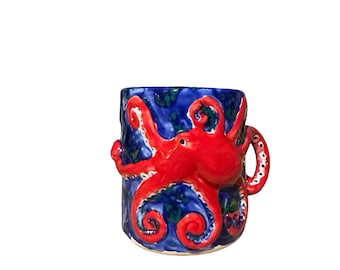 手描きタコマグカップ：触手ハンドル付き3Dセラミックコーヒーカップ