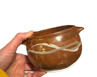Ciotola per zuppa in ceramica dipinta a mano: smalto color rame, linee bianche