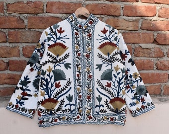 Weiße Suzani-Stickerei-Baumwolljacke für Damen, vorne offen, handgefertigt, Vintage-Sommer-Winterjacke, Mäntel, neuer Stil, doppelseitige Boho-Kleidung