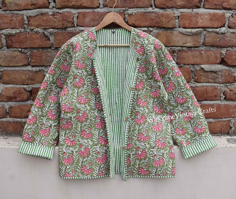 Giacca trapuntata in cotone Abbigliamento da donna Front Open Kimono Stripe piping Giacca trapuntata vintage fatta a mano, Cappotti, Nuovo stile, Boho double side wear Green & red floral