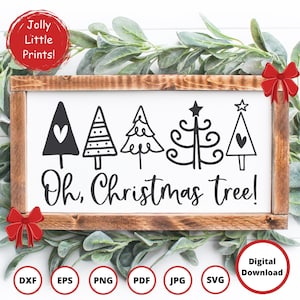 Puede incluir: Un letrero enmarcado de madera con fondo blanco presenta cinco diseños de árboles de Navidad negros y la frase "Oh, Christmas tree!" en una fuente caprichosa. El letrero está decorado con vegetación y lazos rojos.