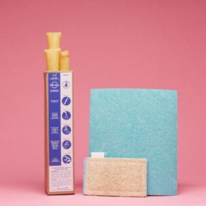 Könnte beinhalten: Ein Set aus drei gelben Reinigungsschwämmen, einem blauen Reinigungsschwamm und einem braunen Karton mit Gebrauchsanweisung. Auf dem Karton steht "O-Cel-O" gedruckt.