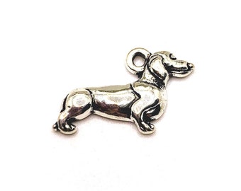 BULK 20 Howling Dog or Wolf Charms SC2919