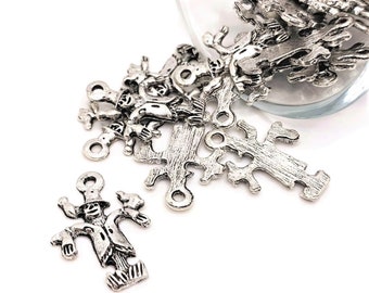 4, 20 or 50 BULK Silver Scarecrow Charms, Wizard of Oz, Fall Halloween Charm | Ships Immediately from USA | AS172