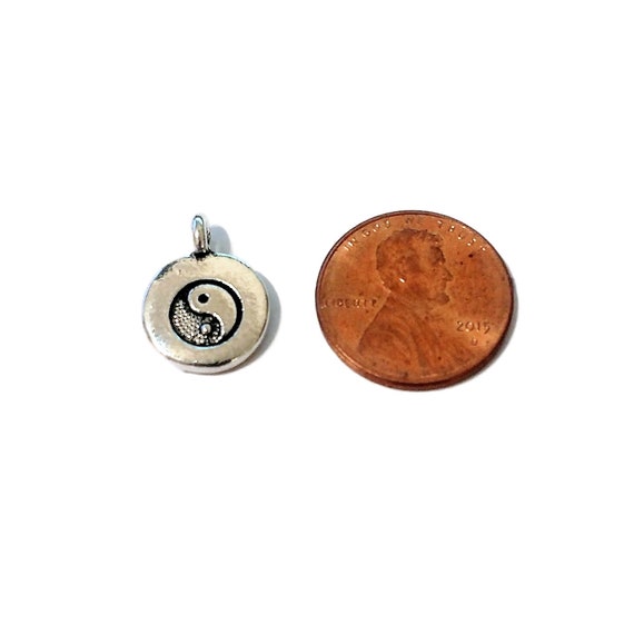 1 Antiqued Silver Plated Pewter Double Sided Charm Yin-Yang Balance