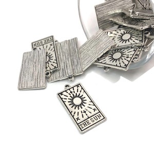 1, 4, 20 of 50 BULK zilveren tarot-zonkaartbedels, tarotbedel, wicca, mystiek, 15 x 28 mm | Wordt onmiddellijk verzonden vanuit de VS | AS1486