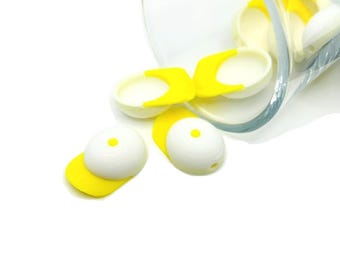 1, 4 o 20 colgantes amarillos y blancos para gorras de béisbol, gorras de béisbol personalizadas, adornos para cupcakes, colgantes personalizados / Envío rápido desde EE. UU. / YL2671