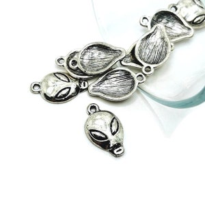 4, 20 or 50 BULK Silver Alien Face Charms ,I Want to Believe, Alien Charm, Spaceship, UFO, 19x11mm | Ships Immediately from USA | AS758